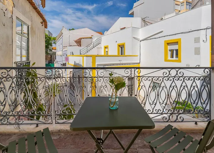 Downtown Farol * セトゥーバル